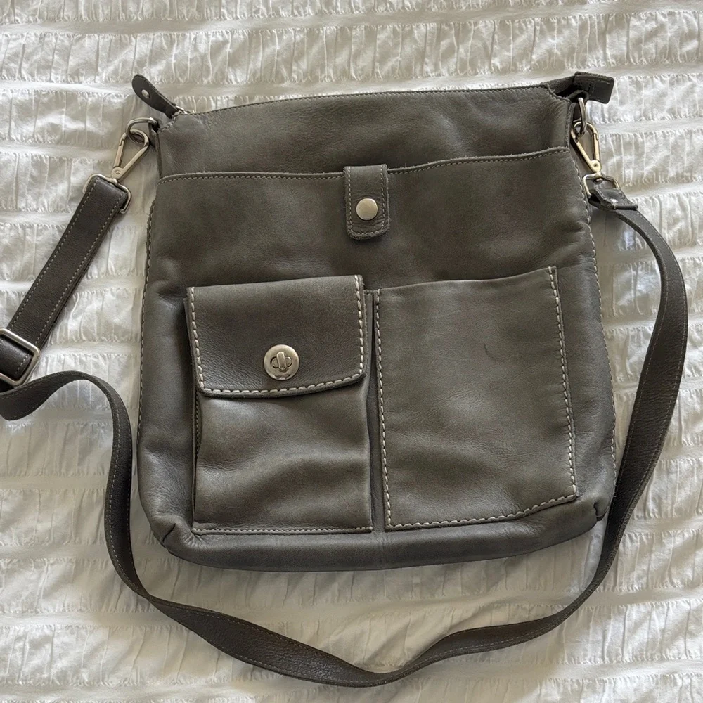 Roots Gray Crossbody Bag with Front Pockets - Picture 1 of 11